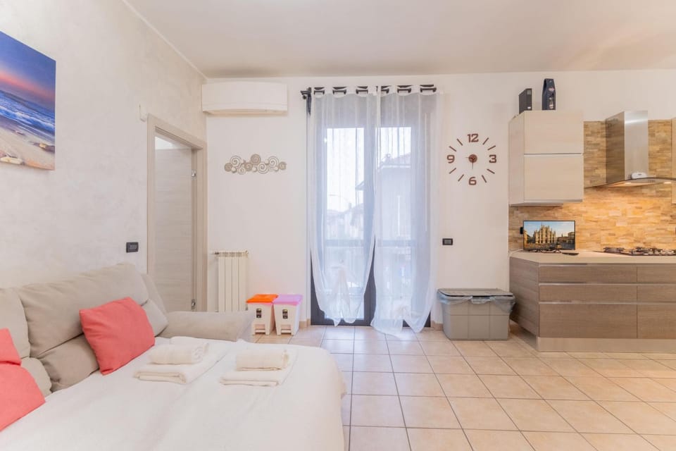 Communal lounge/ TV room, Bed, kitchen