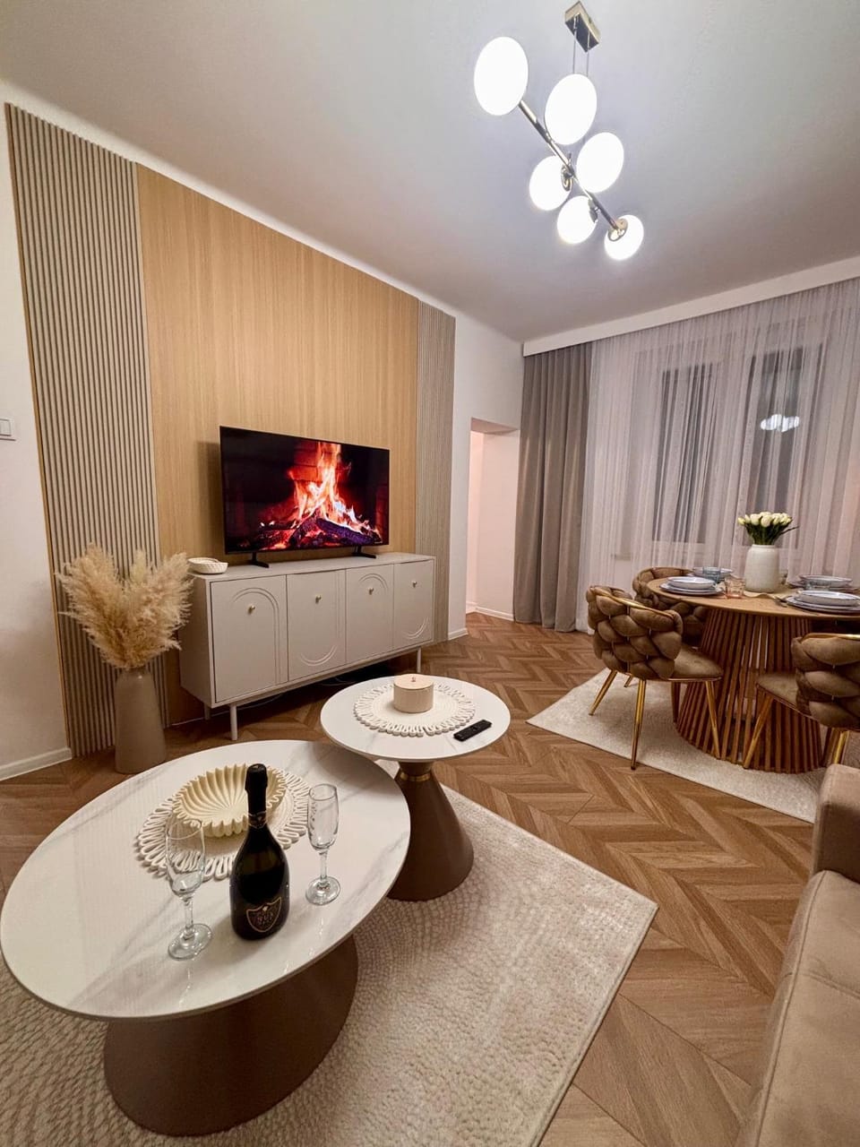 TV and multimedia, Living room, Dining area