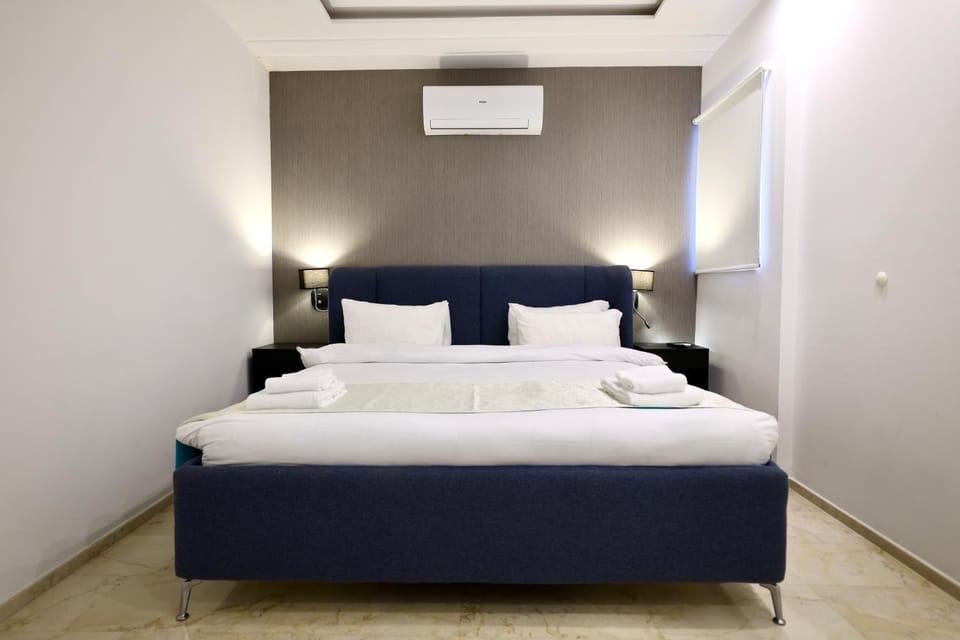 Bed, Photo of the whole room, Bedroom, air conditioner