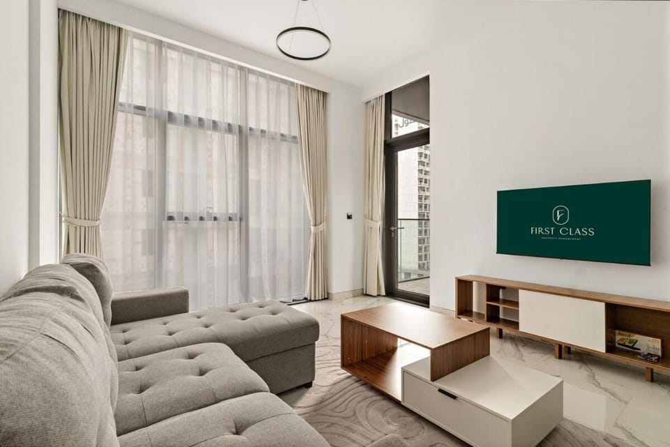 FIRST CLASS 1BR Luxury Near Burj Khalifa Apartment in Dubai