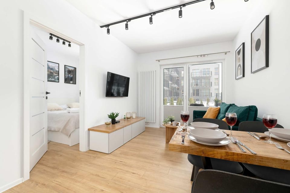 TV and multimedia, Living room, Photo of the whole room, Seating area, Dining area