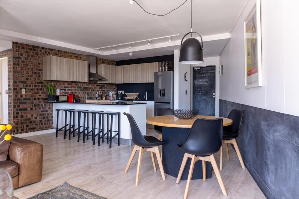 Kitchen or kitchenette, Living room, Seating area, Dining area, dishwasher, oven, stove