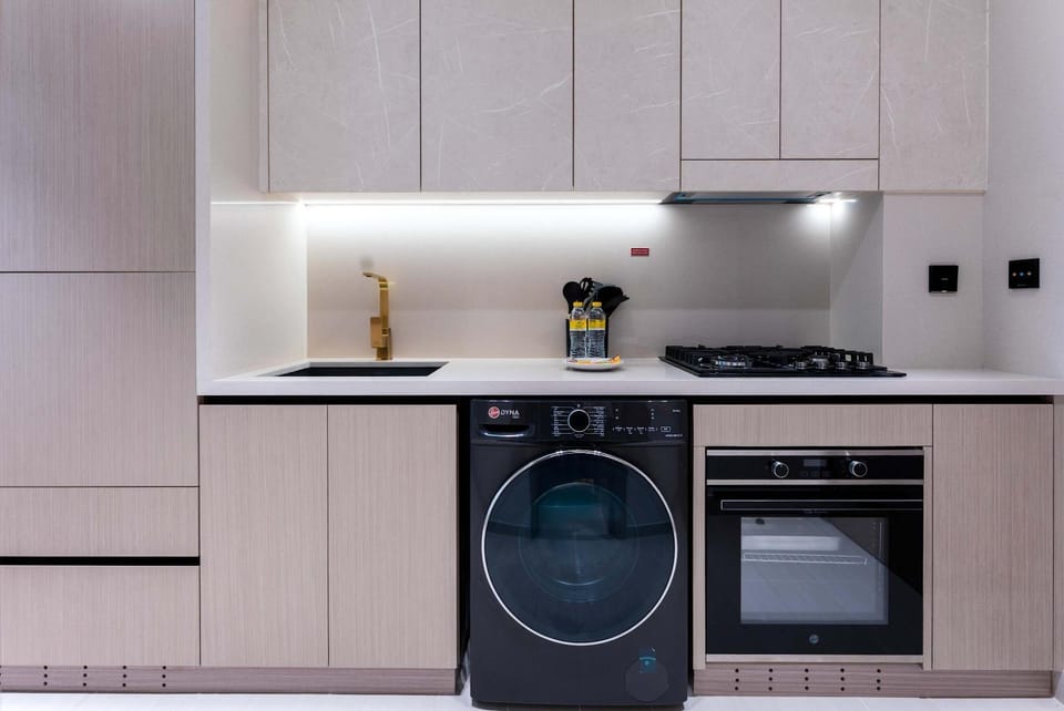 Free housekeeping visits during your stay - StayShort - Amazing Studio in JVC that Sleeps 2 with Balcony Apartment in Dubai