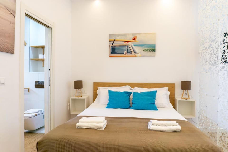 Bed, Bedroom, towels, towels