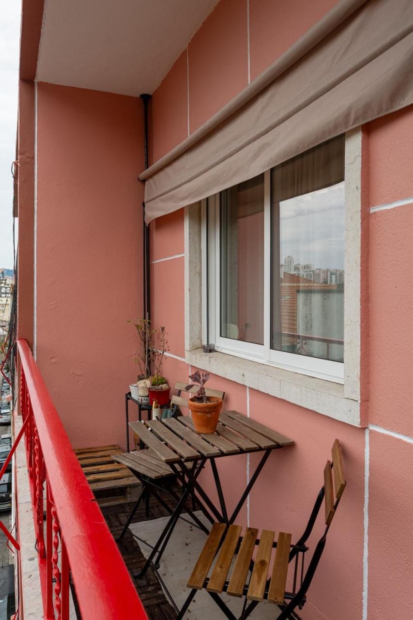 Lisbon Riverside Retreat 2BR in Almada Apartment in Setubal District