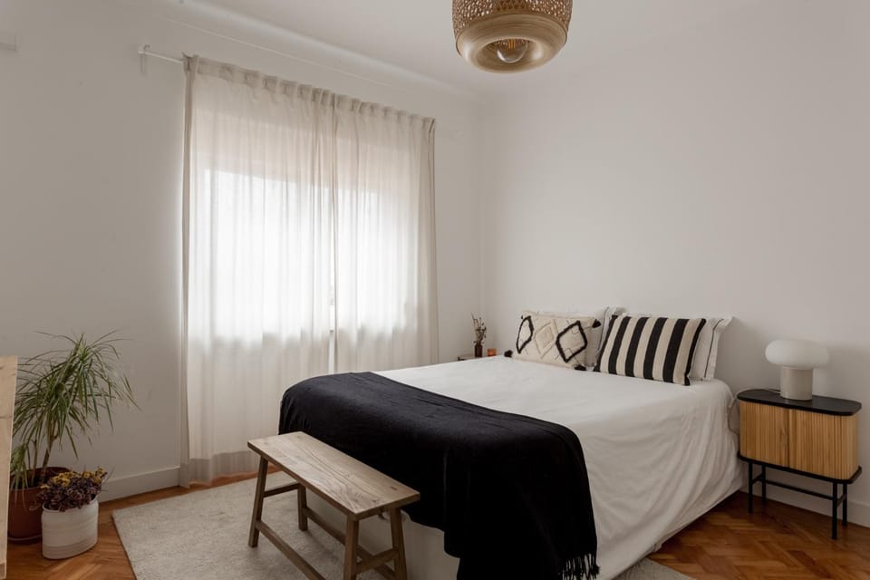 Lisbon Riverside Retreat 2BR in Almada Apartment in Setubal District