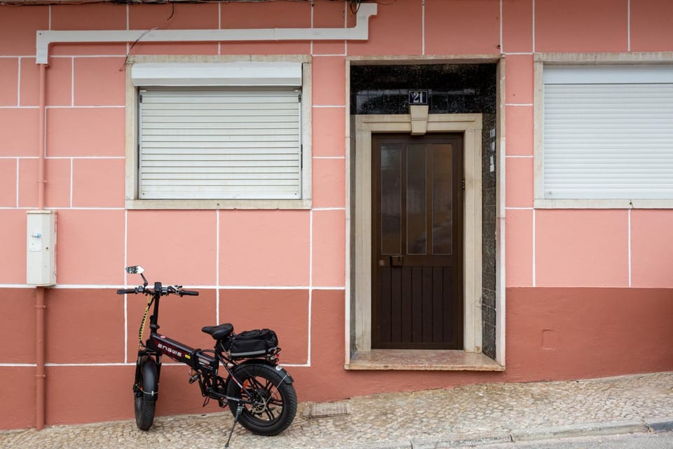 Lisbon Riverside Retreat 2BR in Almada Apartment in Setubal District