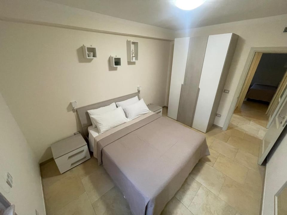 Bedroom, wardrobe