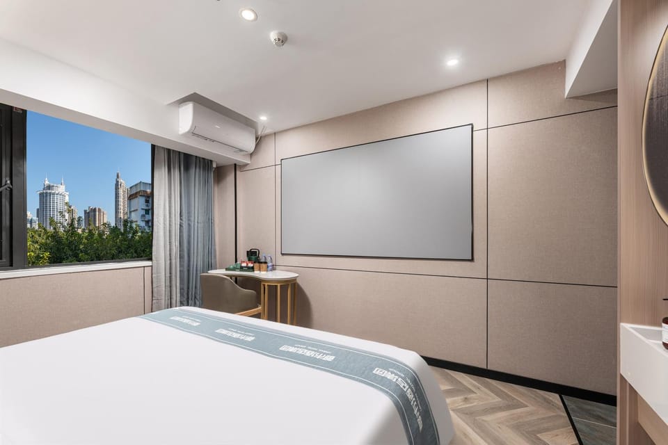 Bed, Photo of the whole room