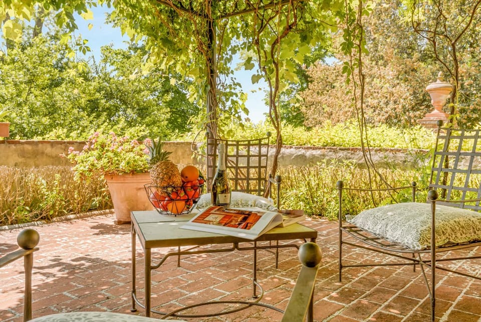 Patio, Spring, Day, Garden, Dining area, Garden view