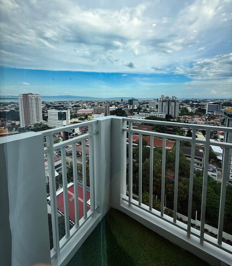 Balcony/Terrace, City view
