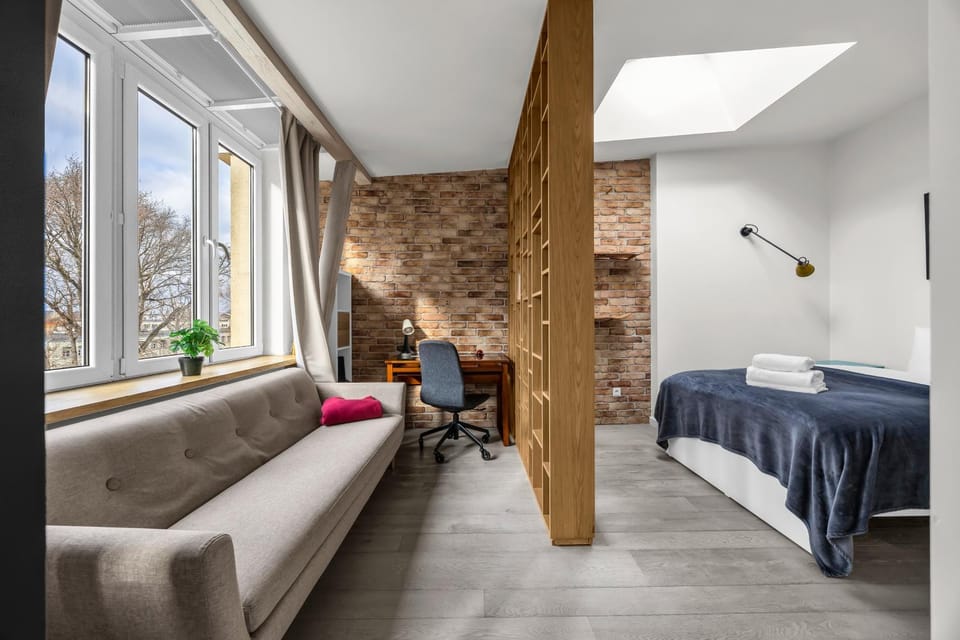 Bed, Photo of the whole room, Seating area, Bedroom