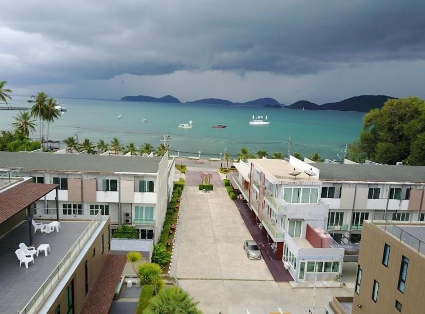 Pixels Apartment in Chalong