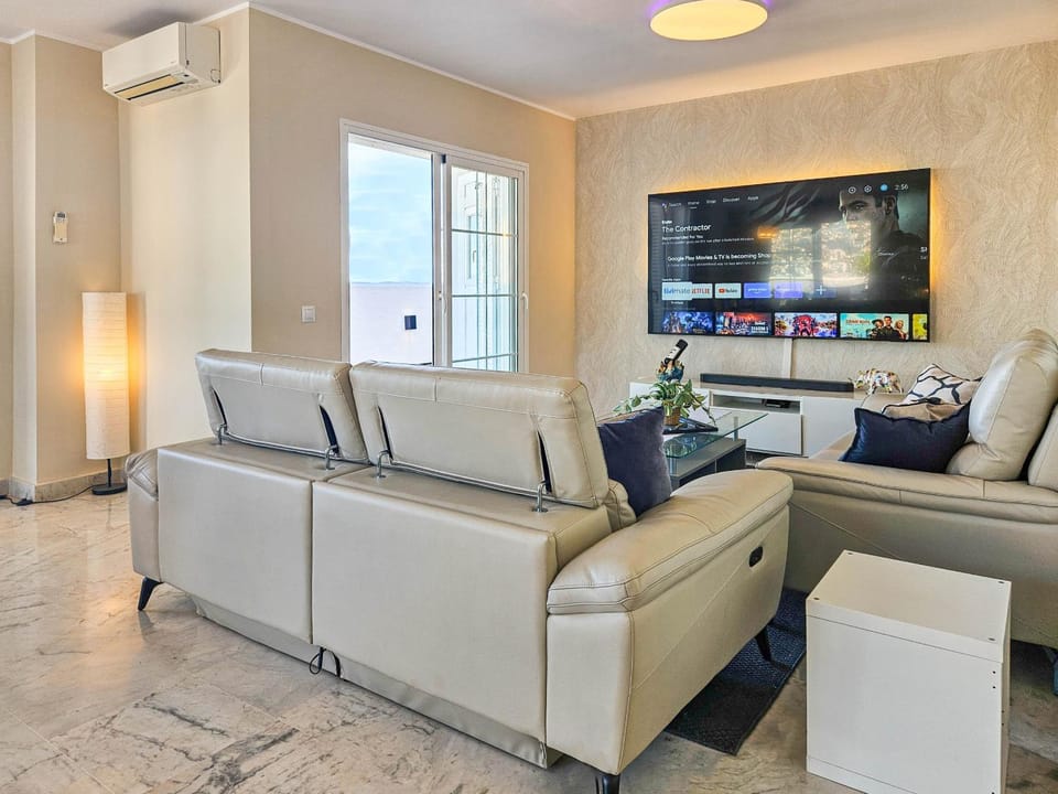 Communal lounge/ TV room, Living room