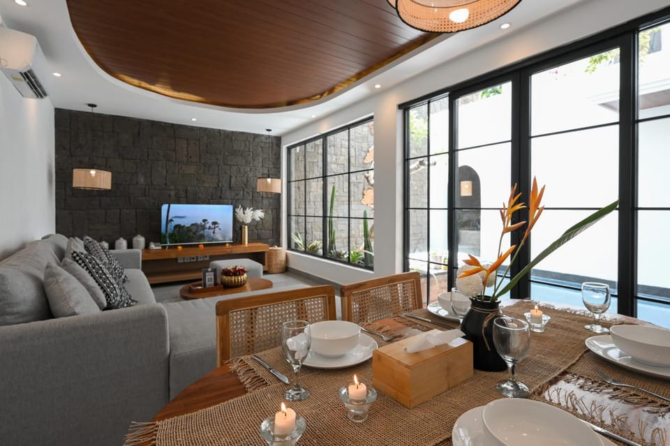 Living room, Dining area