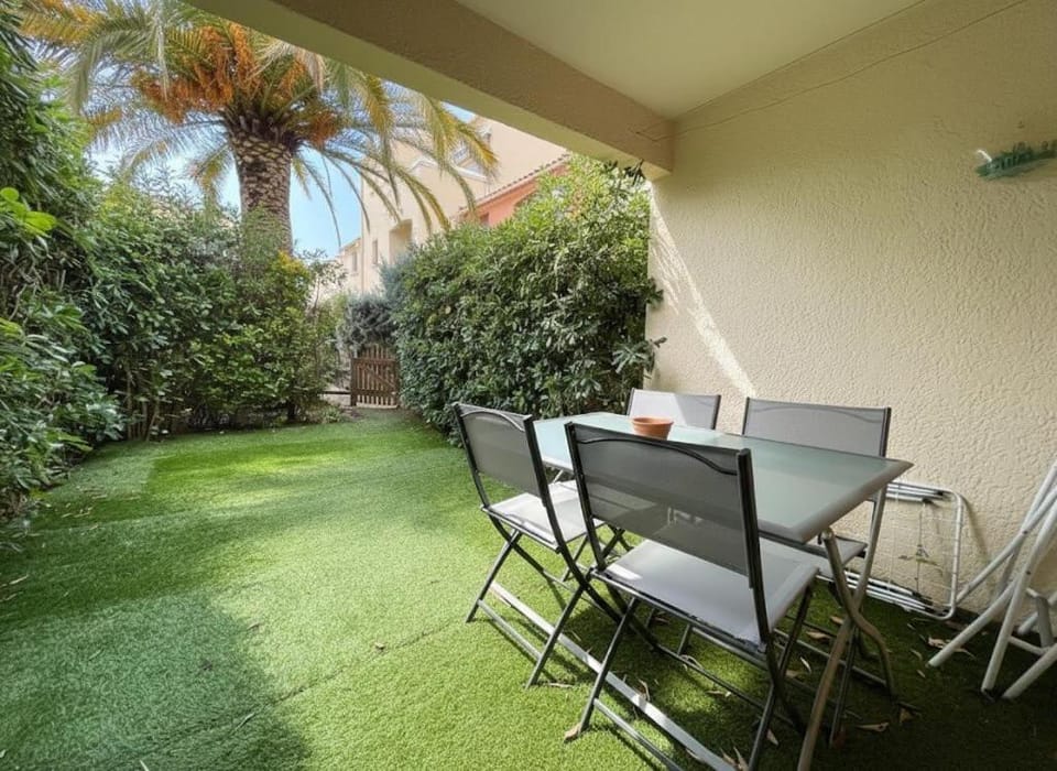 Patio, Garden, Dining area