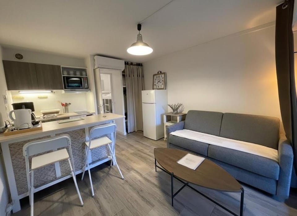 Kitchen or kitchenette, Living room, Dining area, pet friendly, stove