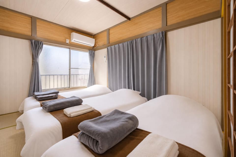 Bed, Photo of the whole room, Bedroom, towels, air conditioner