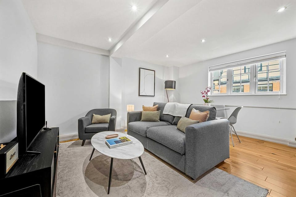 Central Soho 1-Bed - Brick Kitchen - Sleeps 4 Apartment in City of Westminster