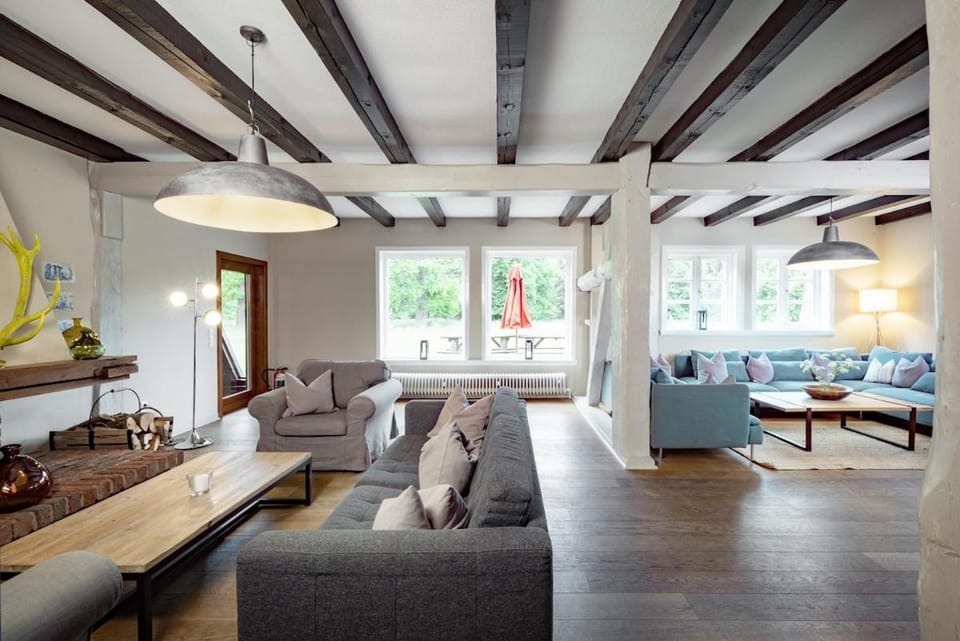 Living room, Seating area