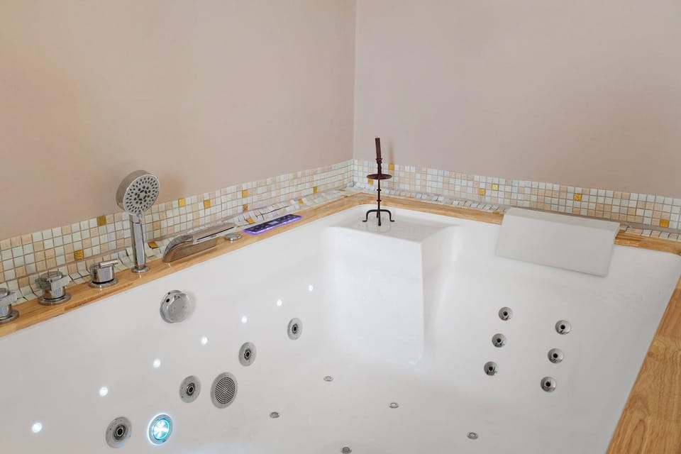 Bathroom, Living room