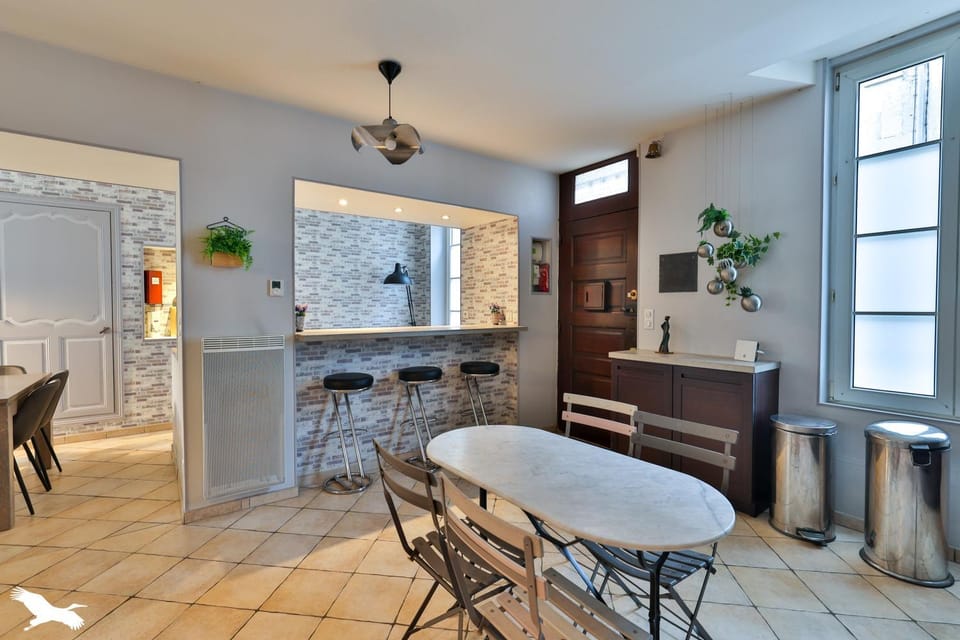 Coffee/tea facilities, Dining area, heating, internet, oven, kitchen
