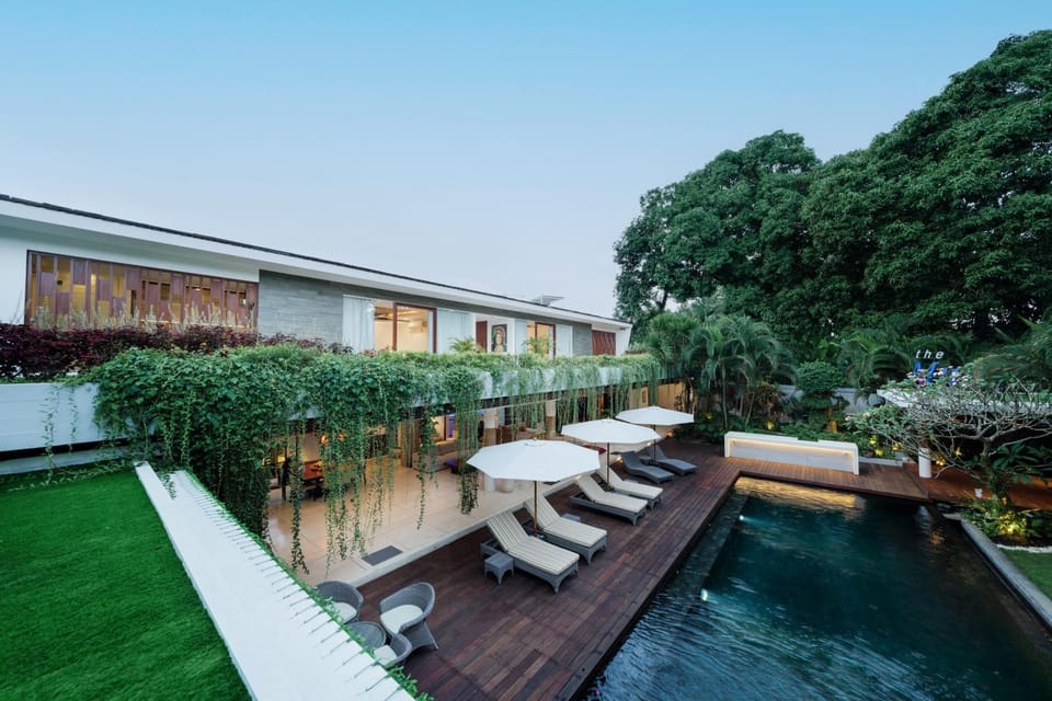 Swimming pool