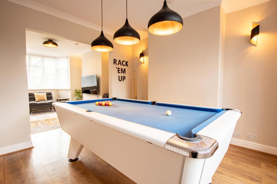 Billiard, Game Room, TV and multimedia, Seating area