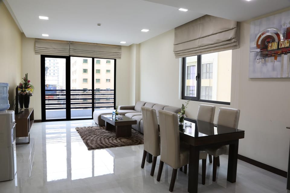 Day, Dining area