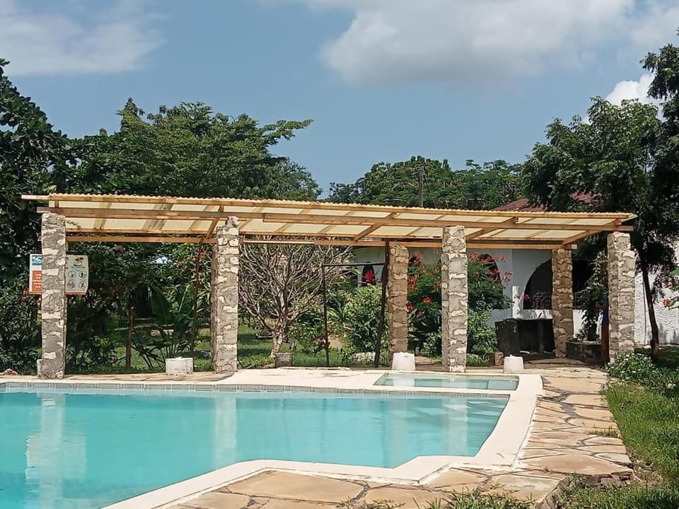 Restaurant/places to eat, Day, Garden, Pool view, Swimming pool, sunbed
