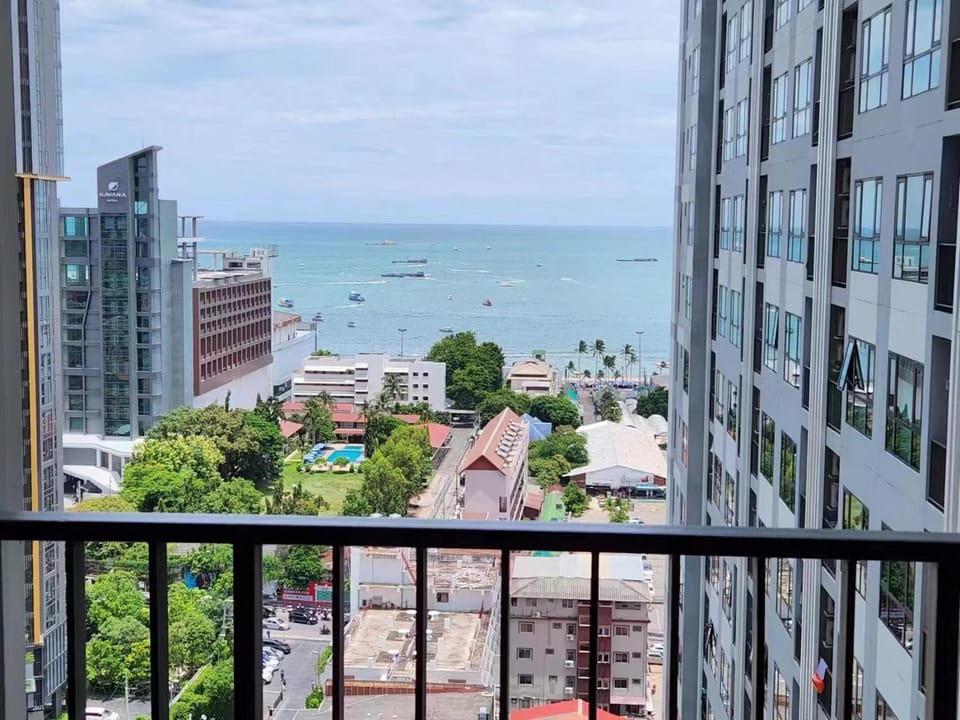 The Base海景网红顶层无边泳池 双卧室套房 海滩3分钟 Apartment in Pattaya City