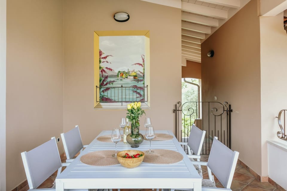 Patio, Dining area