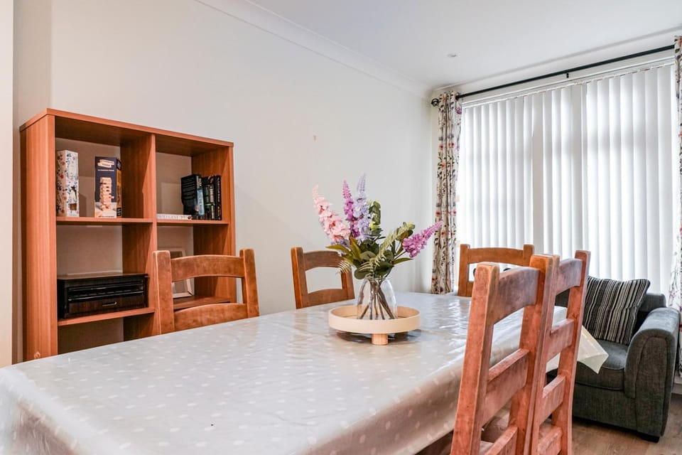 Kitchen or kitchenette, Living room, Other, Seating area, Dining area
