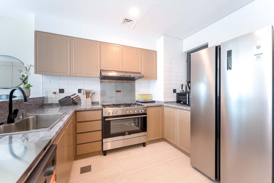 Free housekeeping visits during your stay - StayShort - 6BR Villa in Damac Lagoons that Sleeps 11 Villa in Dubai