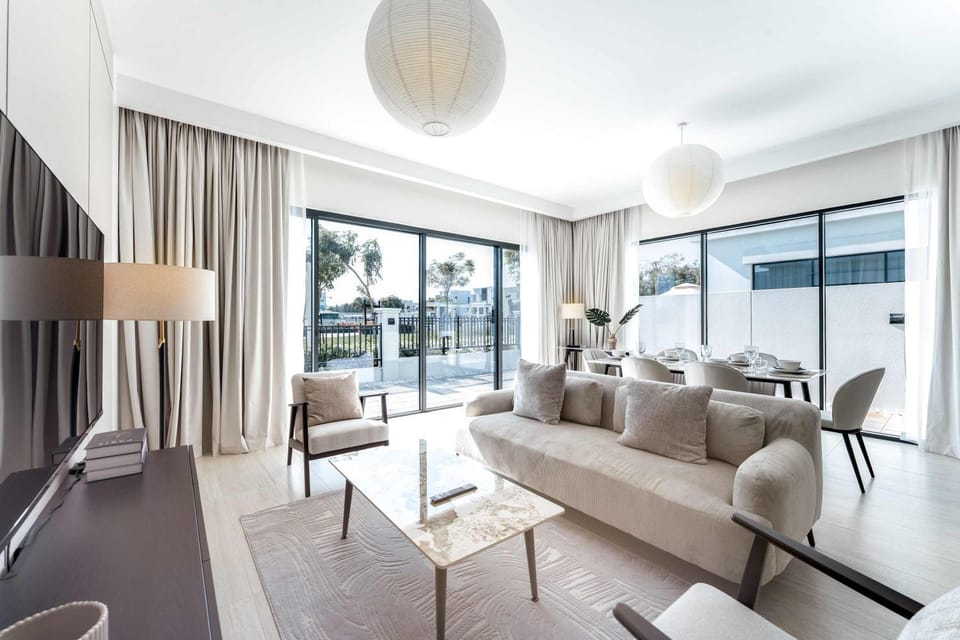 Free housekeeping visits during your stay - StayShort - 6BR Villa in Damac Lagoons that Sleeps 11 Villa in Dubai