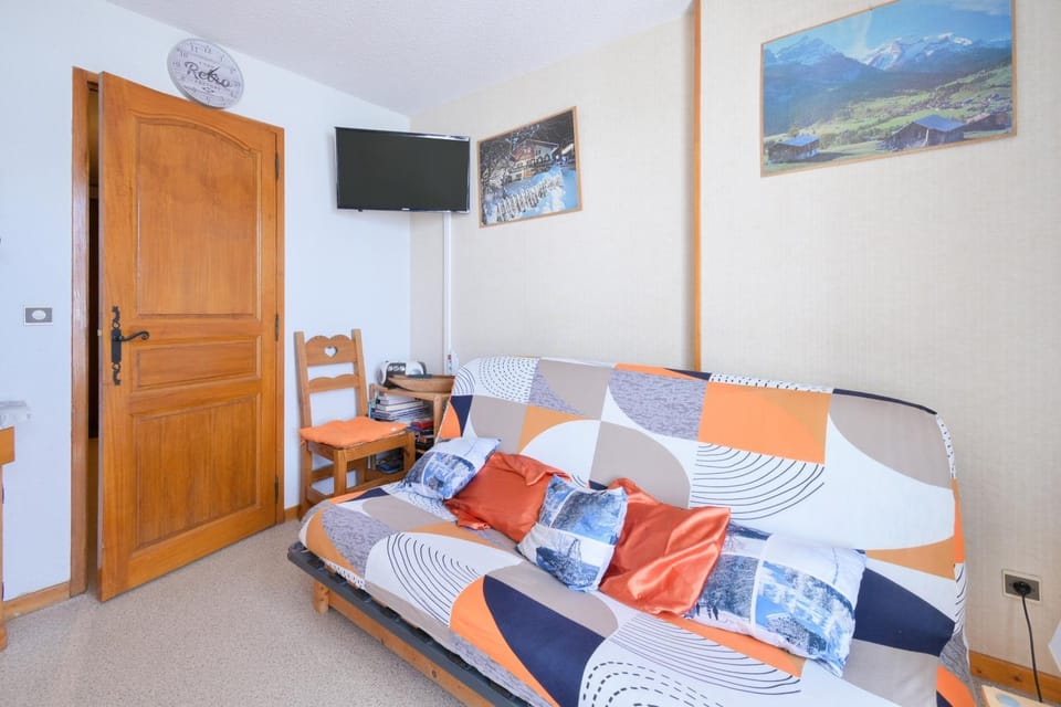 Property building, Living room, Bedroom