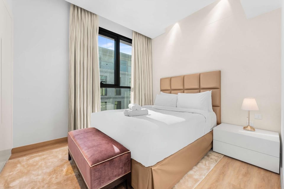 Free housekeeping visits during your stay - StayShort - Luxury 3BR Apartment in Meydan that Sleeps 5 Apartment in Dubai