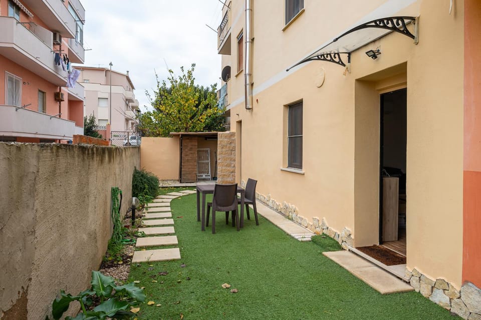 Property building, Day, Garden, Garden view