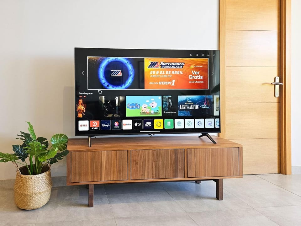 Communal lounge/ TV room, Living room