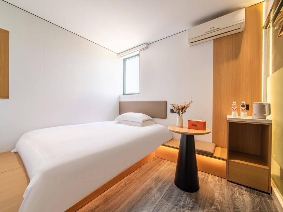 青季酒店MiNi上海虹桥机场国展中心沪青平公路店 Hotel in Shanghai