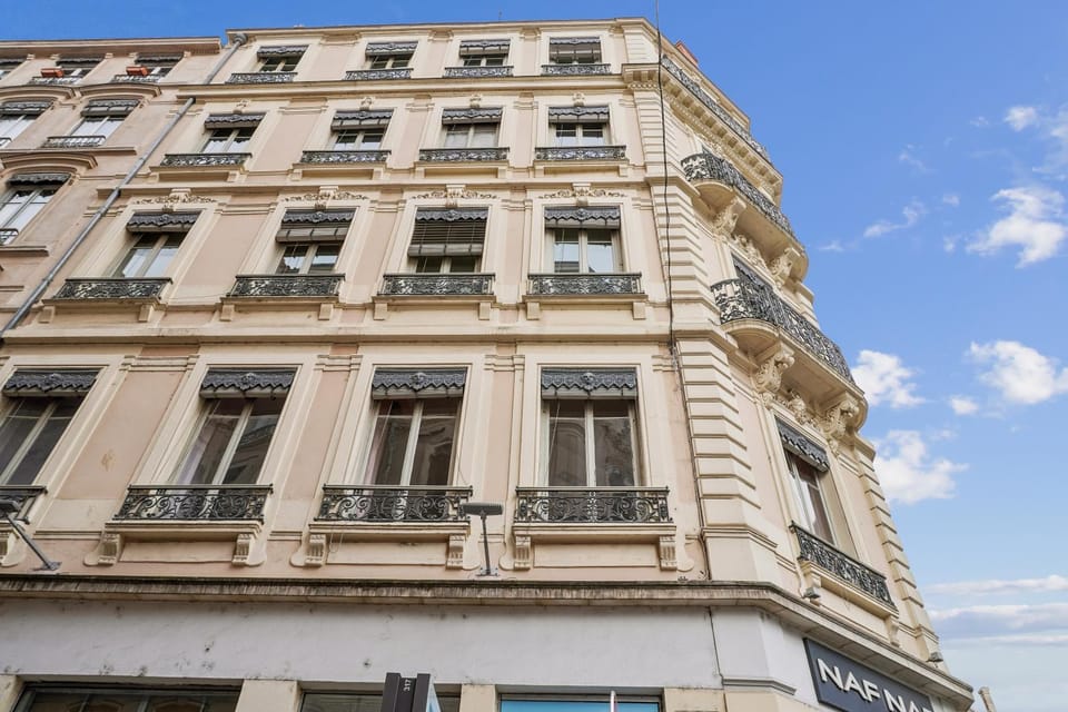 Property building, Day