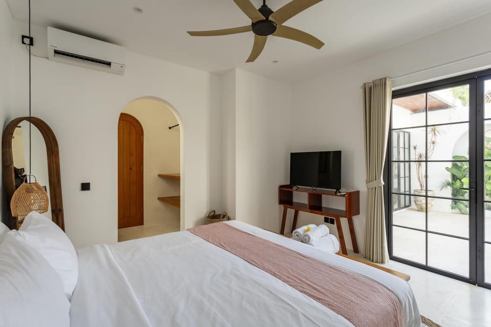 Bed, TV and multimedia, Bedroom, air conditioner