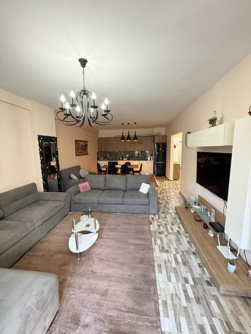 TV and multimedia, Kitchen or kitchenette, Living room, Seating area, Dining area