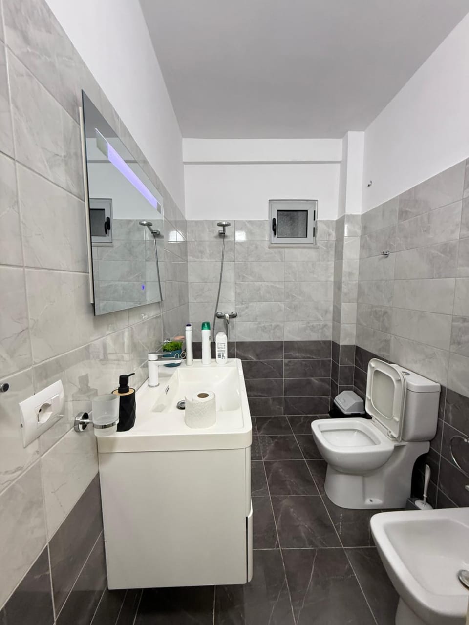 Shower, Toilet, Bathroom, bidet, towels