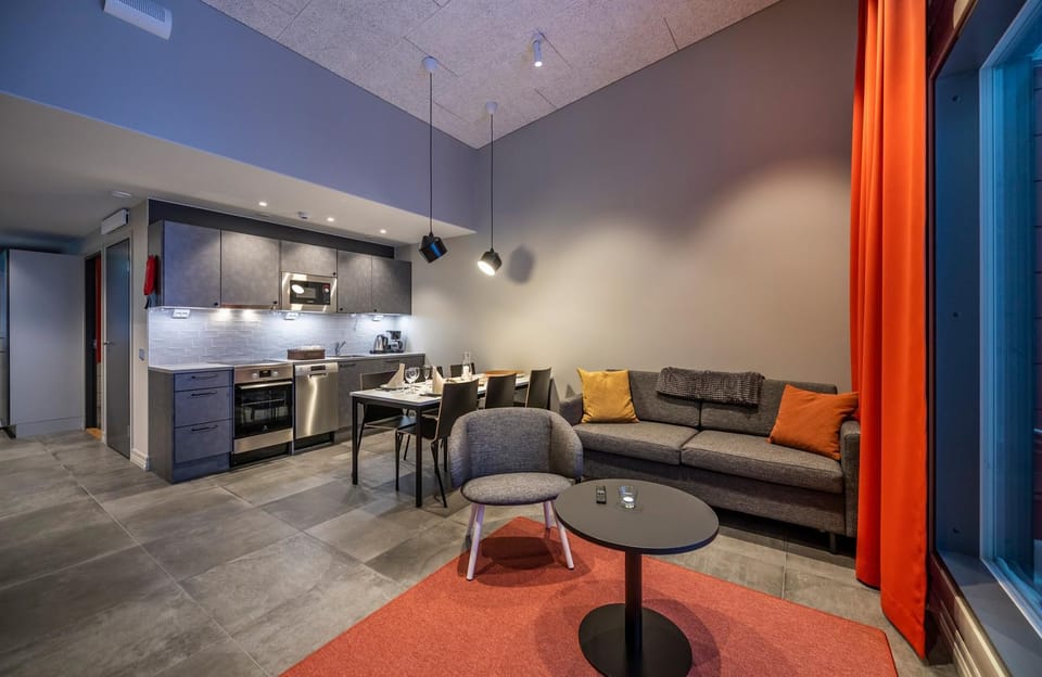 Kitchen or kitchenette, Living room, Seating area, Dining area, stove