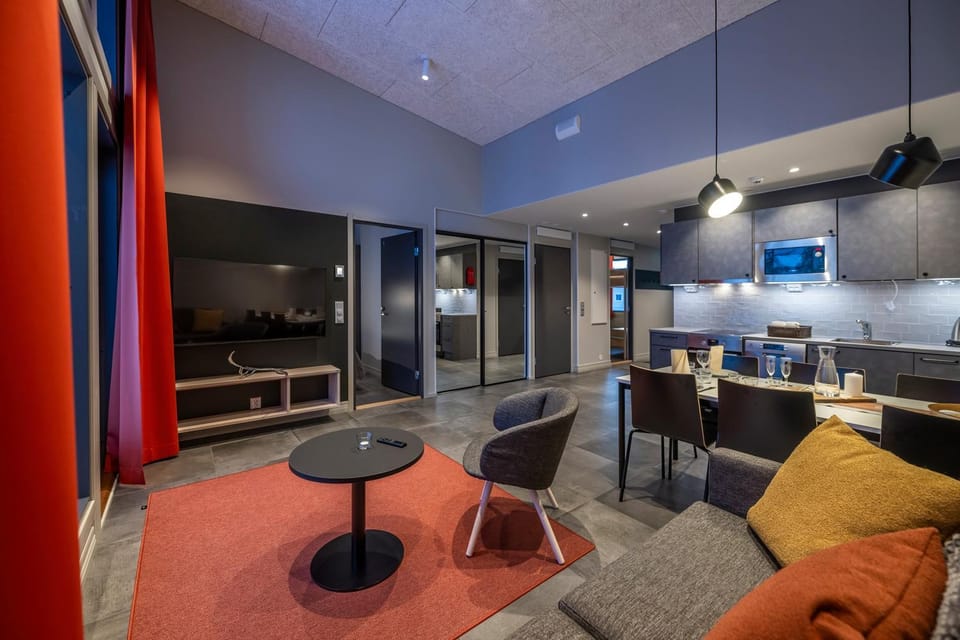 TV and multimedia, Kitchen or kitchenette, Living room, Seating area, Dining area