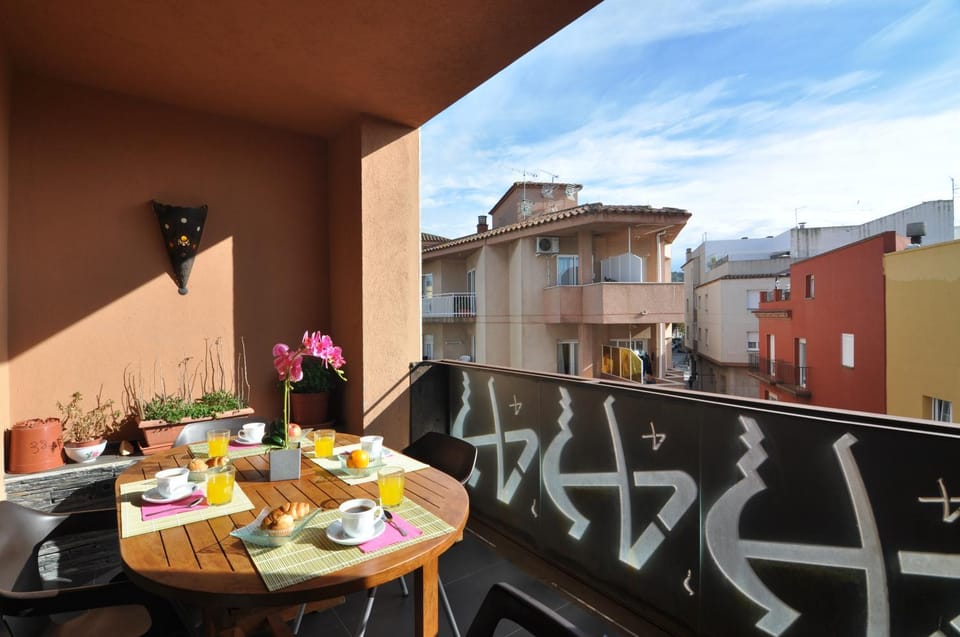 View (from property/room), Balcony/Terrace, Dining area