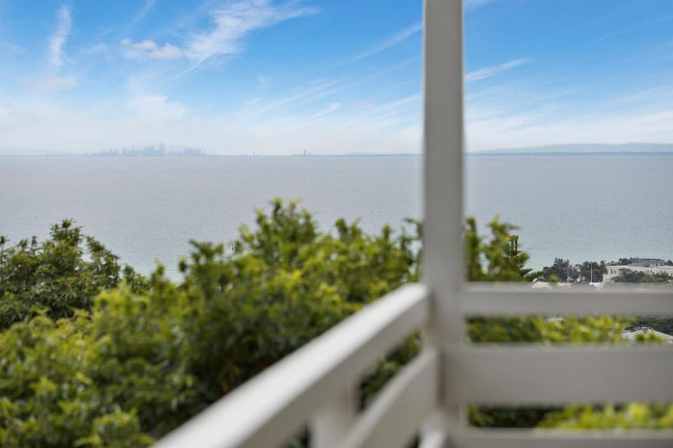 View (from property/room), View (from property/room), City view, City view, Sea view, Sea view