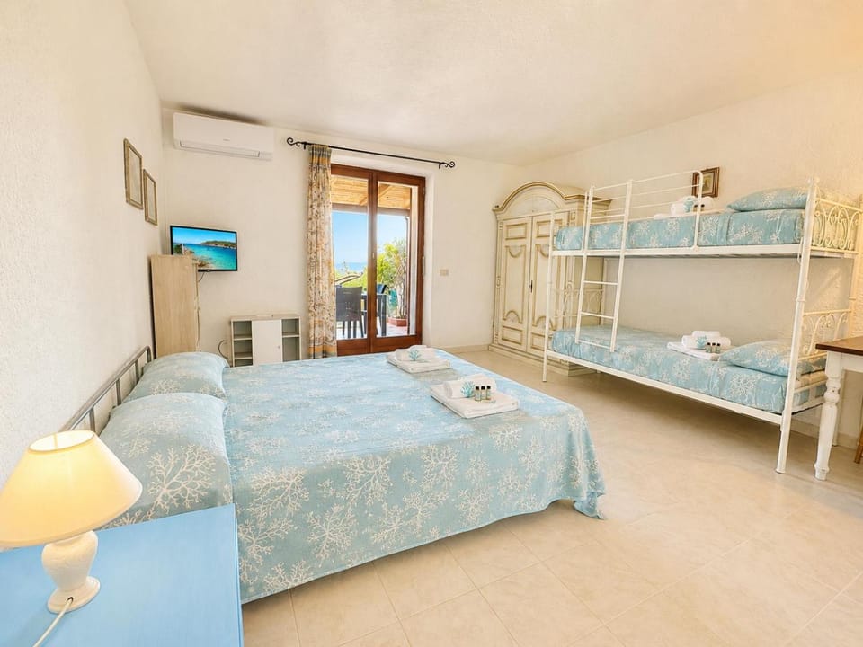Bed, Balcony/Terrace, Living room, bunk bed