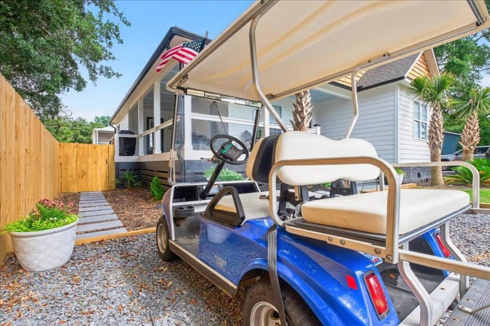 Oak Island Lux Cottage Fenced Yard & Heated Pool House in Saint James